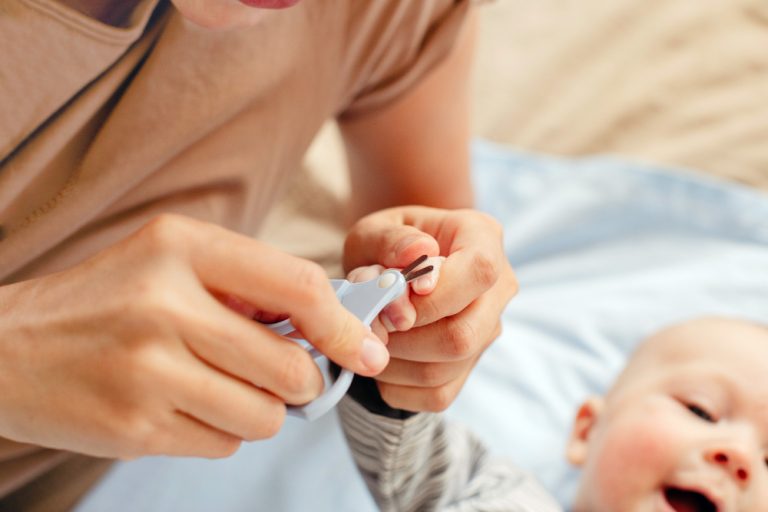 Cortar las uñas de nuestro bebé